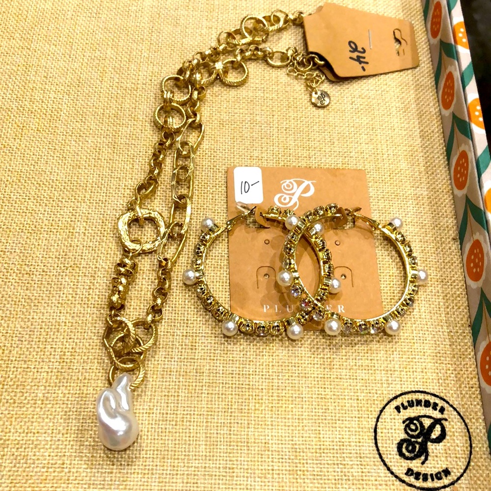 Gold & Pearl necklace & sparkling gold & pearl earrings